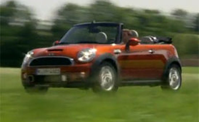 Video MINI Cooper S Cabrio – Jízda se střechou i bez ní