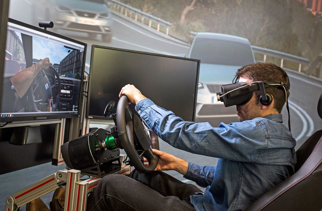Může to vypadat komicky, ale díky virtuální realitě se výrazně urychlí vývoj a testování nových aut
