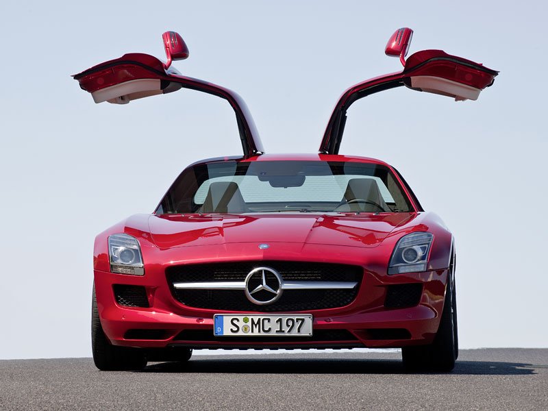 Mercedes-Benz SLS