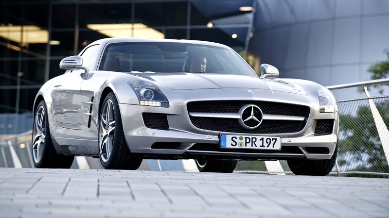 Mercedes-Benz SLS