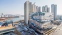 Je tomu přibližně rok, co nizozemský architektonický ateliér OMA dokončil v jihokorejském městečku Gwanggyo novostavbu obchodního domu The Galleria.