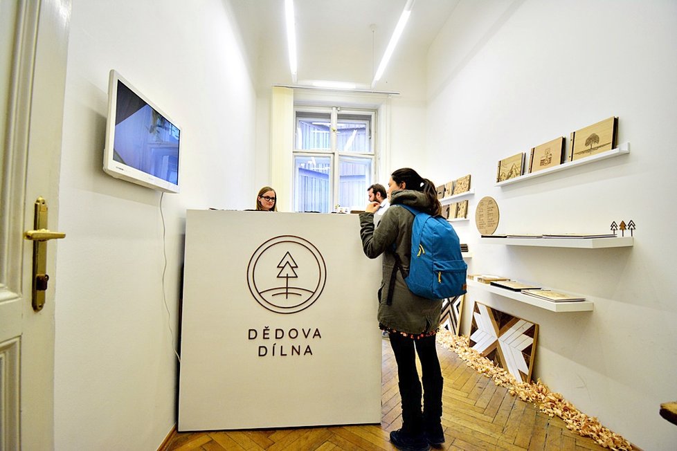 Šestý ročník Prague Design Week představuje tvorbu více než 60 vystavovatelů – designérských studií, šperkařů, módních návrhářů, umělců a studentů vysokých škol.