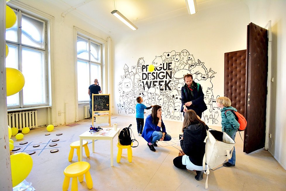 Šestý ročník Prague Design Week představuje tvorbu více než 60 vystavovatelů – designérských studií, šperkařů, módních návrhářů, umělců a studentů vysokých škol.