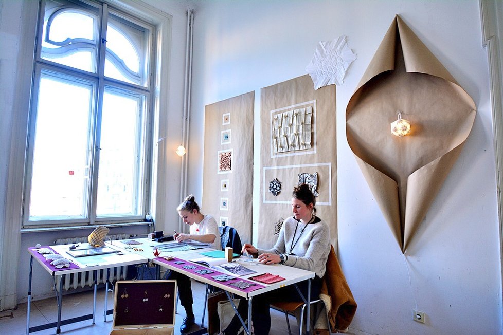 Šestý ročník Prague design week představuje tvorbu více než 60 vystavovatelů – designérských studií, šperkařů, módních návrhářů, umělců a studentů vysokých škol.