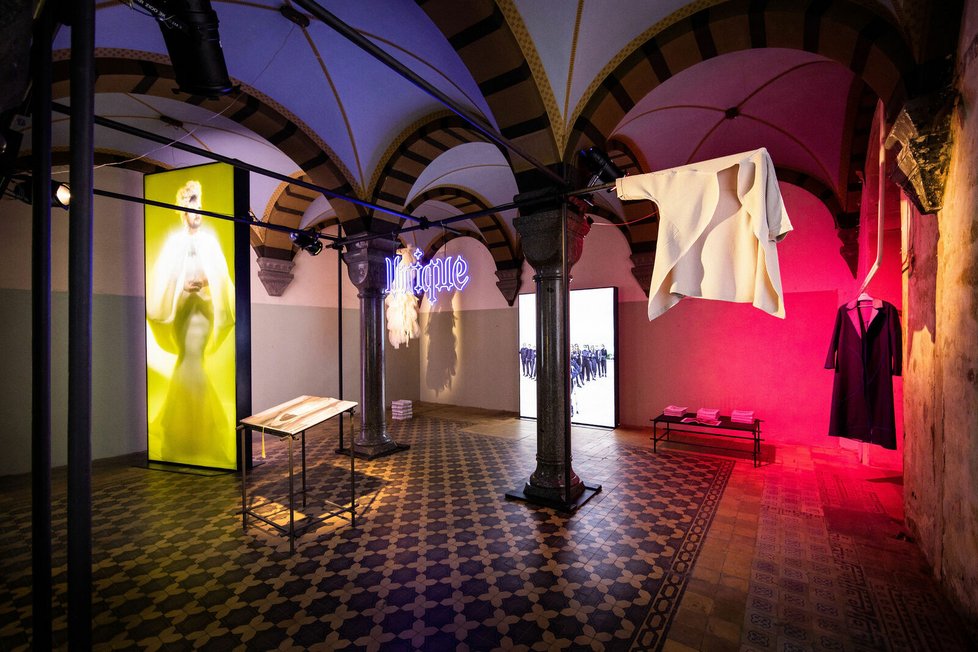 Letošní 24. ročník mezinárodního festivalu Designblok se představí na dvou místech - ve smíchovském bývalém klášteře Gabriel Loci a v Uměleckoprůmyslové muzeu v Praze