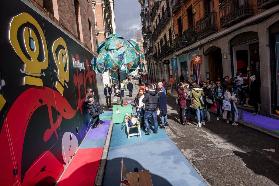 Madridská ulice se proměnila v přehlídkové molo