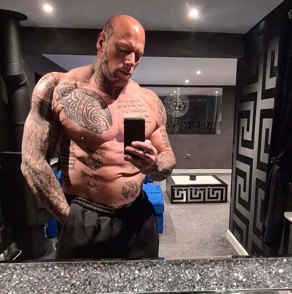 Kulturista, herec a nyní i boxer Martyn Ford. Přezdívá se mu „nejděsivější muž světa“, ale on na svém vzhledu vydělal jmění.