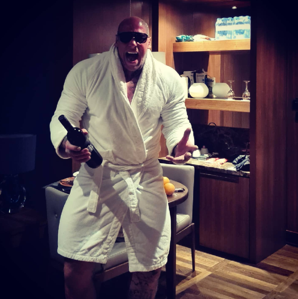 Kulturista, herec a nyní i boxer Martyn Ford. Přezdívá se mu „nejděsivější muž světa“, ale on na svém vzhledu vydělal jmění.