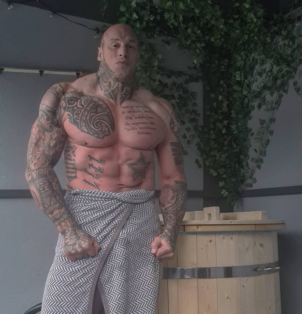 Kulturista, herec a nyní i boxer Martyn Ford. Přezdívá se mu „nejděsivější muž světa“, ale on na svém vzhledu vydělal jmění.