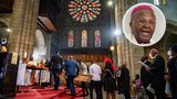 Truchlí Zeman i JAR: Bojovník proti apartheidu a nobelista Tutu (†90) spočinul v nejlevnější rakvi  
