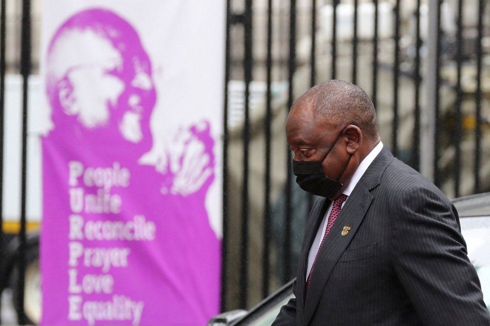 Prezident JAR Cyril Ramaphosa na pohřbu Desmonda Tutua.