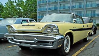 Do modelového roku 1958 vstoupil DeSoto Firesweep s dvojitými kruhovými světlomety a pozměněnou přední maskou. Do modelového roku 1958 vstoupil DeSoto Firesweep s dvojitými kruhovými světlomety a pozměněnou přední maskou.