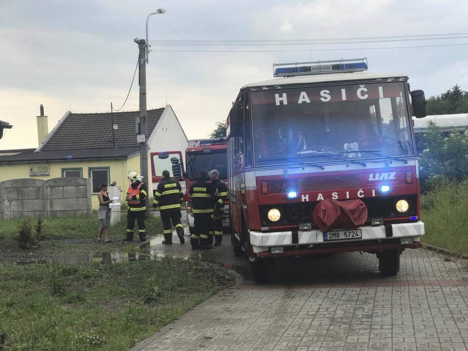 Bouřky ničily Olomoucko: Radnici vyplavil přívalový déšť, vítr lámal stromy.