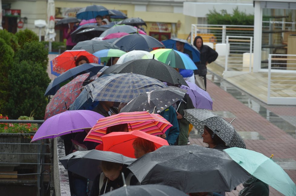 Úterý přinese letních 26 °C, deštníky ale ještě neodkládejte