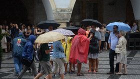 Obyvatele Prahy zachvátil přívalový déšť