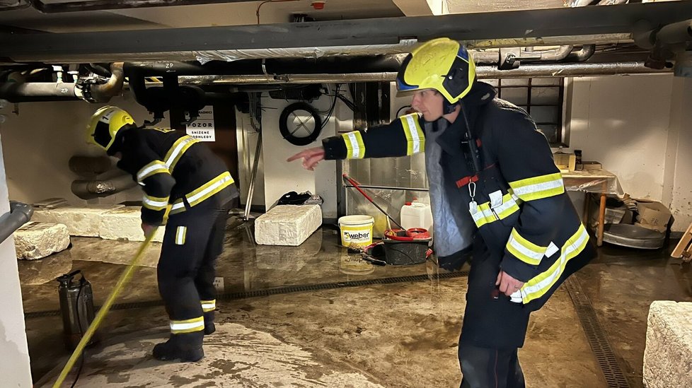 Pražští hasiči zasahovali do sobotního večera u více než 60 událostí