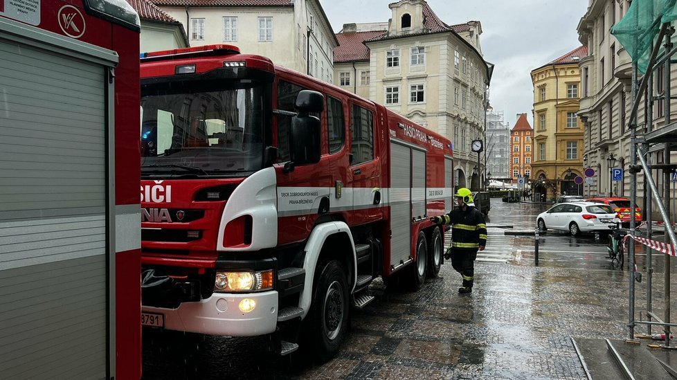 Pražští hasiči zasahovali do sobotního večera u více než 60 událostí