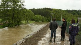 Hladiny některých řek začínají nebezpečně stoupat