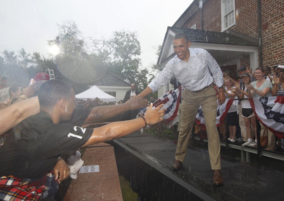 Baracka Obamu rozhodně déšť nerozhodí.