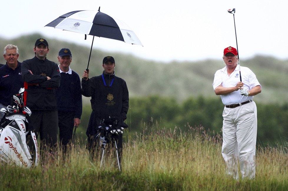 Déšť Trumpovi nevadí jedině při golfu.