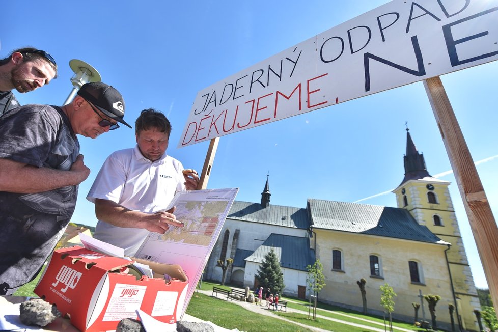 Kolem 50 lidí se 21. dubna 2018 v Deštné na Jindřichohradecku přidalo k pochodu proti tomu, aby v lokalitě Čihadlo bylo úložiště vyhořelého jaderného paliva. Při Dni proti úložišti radioaktivních odpadů demonstrovaly obce a spolky i v dalších sedmi státem vytipovaných lokalitách.