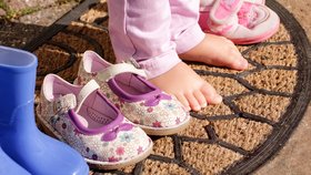 Nesprávný typ nebo velikost boty může dětem trvale poškodit jejich nožičky a způsobit další zdravotní problémy.