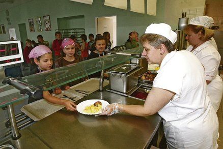 Jihomoravský kraj zaplatí obědy pro děti ze sociálně slabých rodin: Má na to 10,5 milionu