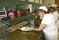 Brno zavádí školní diety: Dvacet »základek« zkusí vařit bezlepkové nebo dia obědy
