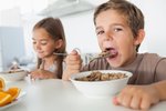 Test cereálií: Většina z nich se pro děti vůbec nehodí, obsahují moc cukrů i tuků