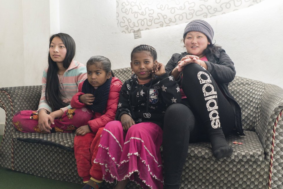 Děti v Nepálu často končí na ulici, dětský domov jim může zachránit život.