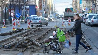 Životní a existenční minimum stoupne o 5,2 procenta. Spolu s ním se zvednou další dávky