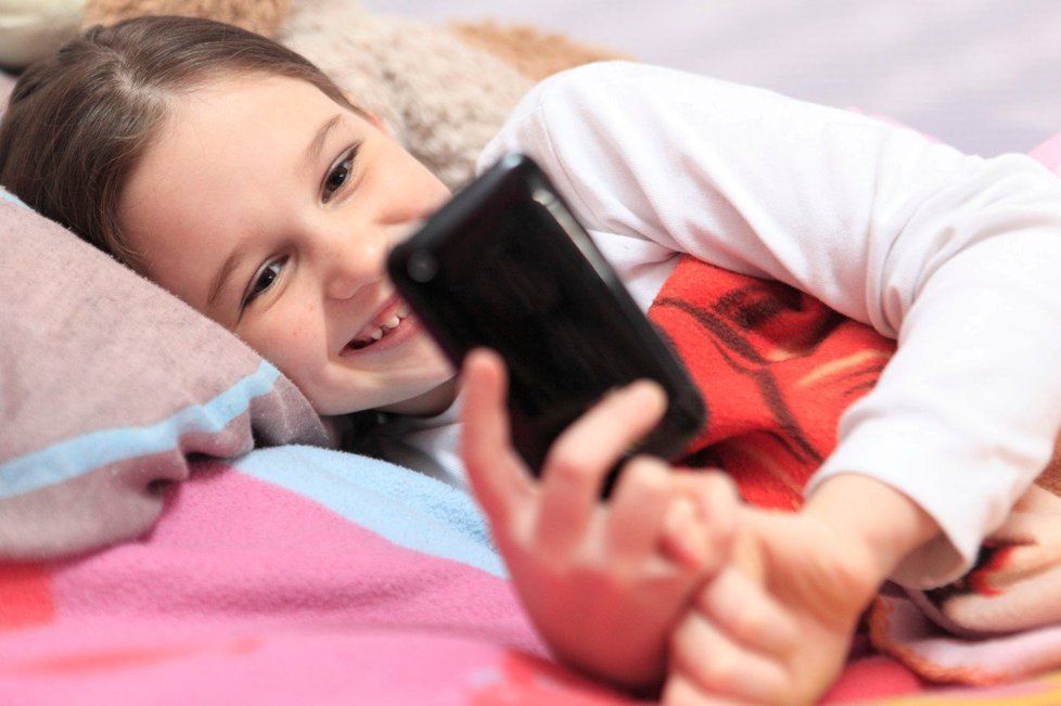 Děti patří na internetu mezi nejohroženější osoby (ilustrační foto)