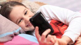 Čím dál víc dětí využívá sociální sítě ke komunikaci.