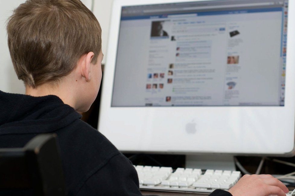 Děti patří na internetu mezi nejohroženější osoby (ilustrační foto)