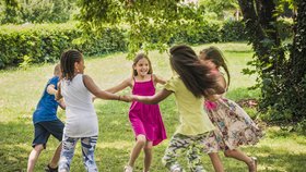 Děti se mohou zranit i při obyčejné zábavě venku