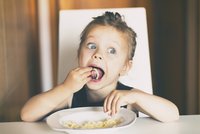 Rodičovský omyl! 10 jídel, která nejsou pro děti tak zdravá, jak myslíte