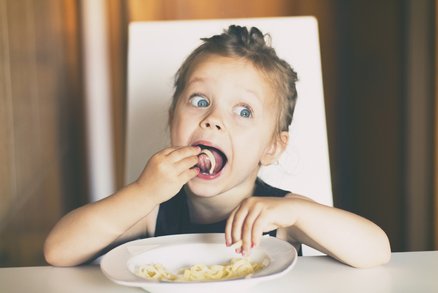 Rodičovský omyl! 10 jídel, která nejsou pro děti tak zdravá, jak myslíte
