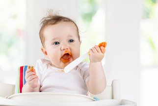 Dobroty pro nejmenší: Co připravit dětem do dvou let, aby měly vyvážený jídelníček?