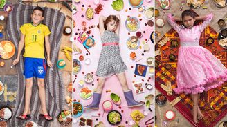 Budete to, co jíte: Děti obklopené tím, co za týden snědí. Skvělé fotky místo tisíce slov, podívejte se