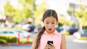 Mají rodiče monitorovat telefony a maily dětí? Ano i ne, důležité je stanovit hranice