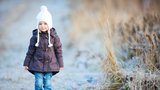 Vyžeňte děti v zimě ven: Budou méně nemocné a zlepší se ve škole