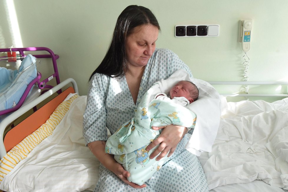 Prvním dítětem Moravskoslezského kraje narozeným v roce 2017 je chlapec René. Narodil se minutu po půlnoci v nemocnici v Havířově na Karvinsku. Maminka Monika Hruboňová rodila spontánně a bez komplikací
