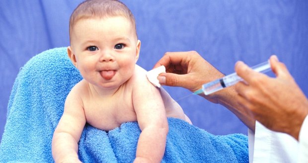Ústavní soud ve sporu o očkování rozhodl: rodiče musí nechat své děti očkovat! (ilustrační foto)