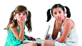 Dětem hrozí nejen závislost na počítači, ale také zneužití pomocí internetových chatů.