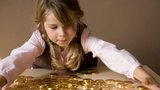 O penězích už se tříletými dětmi: S vysvětlením na školu nečekejte. Za co dávat kapesné?