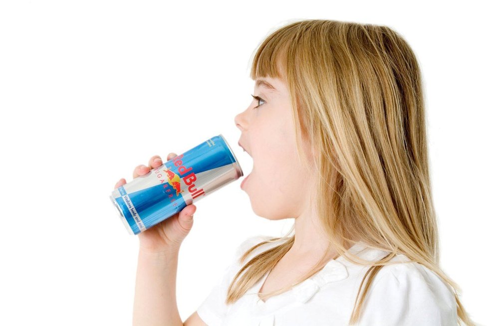 Energetické nápoje by dětem do ruky neměly přijít vůbec.