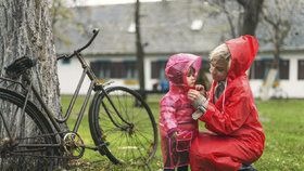 Neexistuje nic jako špatné počasí, tvrdí švédská autorka knihy o výchově  Linda Åkeson McGurk.