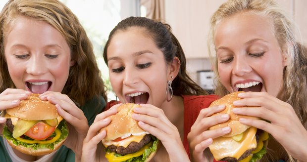 V Ostravě bude otevřen nový učební obor, který bude vychovávat zaměstnance jen pro fastfoody. Ilustrační foto