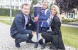 Iveta Vítová s dcerou Anetou a manželem. Iveta Vítová s dcerou Anetou a manželem.