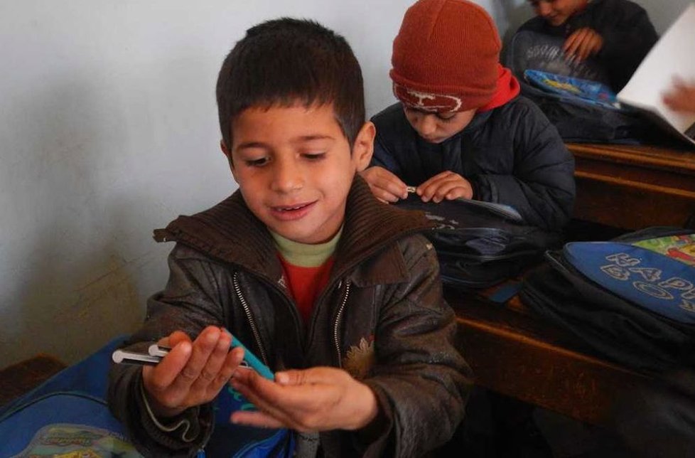 Člověk v tísni zajišťuje vzdělání syrským dětem, které nepoznaly nic jiného než válku.